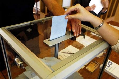 Депутат Госдумы от «Справедливой России» предлагает ввести голосование на выборах по отпечаткам пальцев. Депутат Госдумы от «Справедливой России» предлагает ввести голосование на выборах по отпечаткам пальцев.