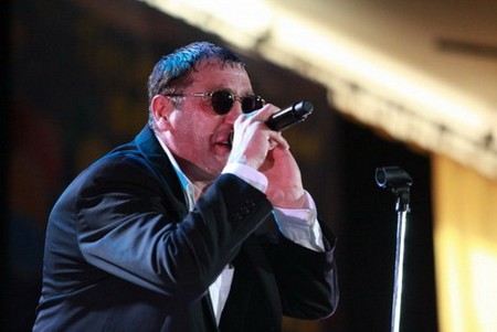 Григорий Лепс во Владивостоке рассказал о своей болезни, показал музыкальную форму и заявил, что думает о журналистах НТВ Григорий Лепс во Владивостоке рассказал о своей болезни, показал музыкальную форму и заявил, что думает о журналистах НТВ