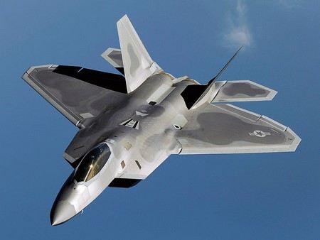 В США в штате Флорида разбился истребитель пятого поколения Ф-22 «Рэптор» (F-22 Raptor). В США в штате Флорида разбился истребитель пятого поколения Ф-22 «Рэптор» (F-22 Raptor).