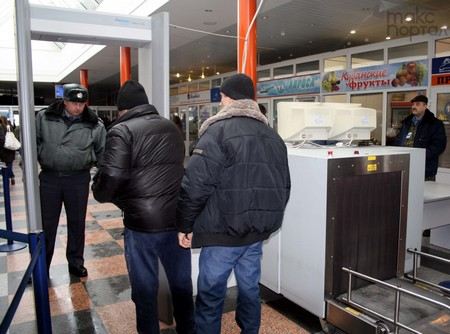 МВД предложил РФС проверять футбольных болельщиков рентгеном перед входом на стадион. МВД предложил РФС проверять футбольных болельщиков рентгеном перед входом на стадион.