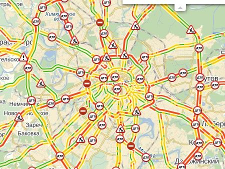 Последствия снегопада в Москве: Затруднено движения транспорта, увеличилось количество аварий.