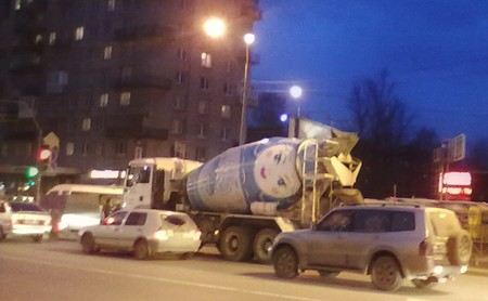 «Пулково-1» сломалась установка по подаче бетона и залила составом 10 автомобилей. «Пулково-1» сломалась установка по подаче бетона и залила составом 10 автомобилей.