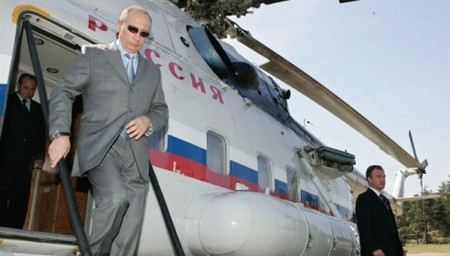 Для Путина и Медведева в Кремле построят вертолетные площадки. Для Путина и Медведева в Кремле построят вертолетные площадки.