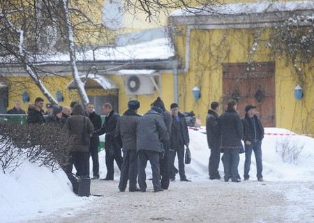 Женщина, раненая при покушении на Деда Хасана находится в реанимации. Женщина, раненая при покушении на Деда Хасана находится в реанимации.