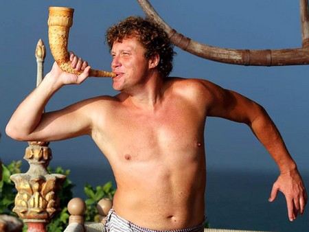 Российский олигарх Сергей Полонский намерен пожертвовать 1 млн долларов на тюрьмы в Камбодже. Российский олигарх Сергей Полонский намерен пожертвовать 1 млн долларов на тюрьмы в Камбодже.