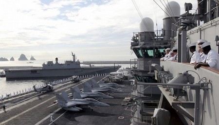 Южная Корея и США проводят военные учения. Южная Корея и США проводят военные учения.