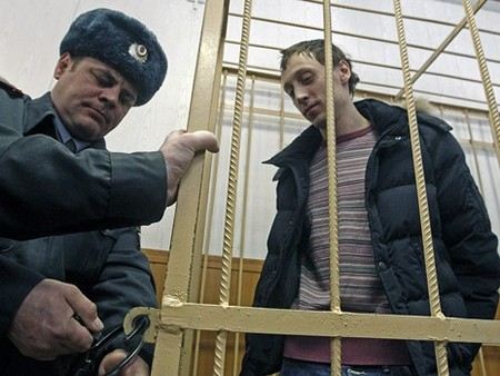 Павла Дмитриченко хотят сделать невиновным в деле о нападении на худрука Большого театра. Павла Дмитриченко хотят сделать невиновным в деле о нападении на худрука Большого театра.