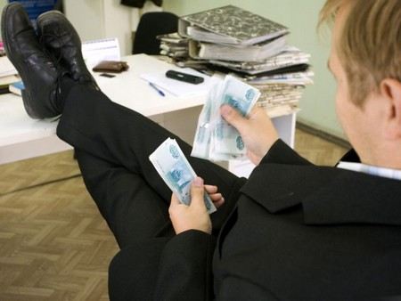 Опубликован размер зарплат сотрудников администрации президента и аппарата правительства. Опубликован размер зарплат сотрудников администрации президента и аппарата правительства.