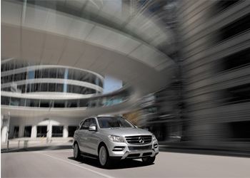 Уйти от погони «Мерседесу» M-class Guard помогают шины run-flat Уйти от погони «Мерседесу» M-class Guard помогают шины run-flat