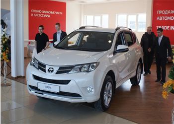Автомобиль Toyota RAV4 четвертого поколения с шиком представили во Владивостоке Автомобиль Toyota RAV4 четвертого поколения с шиком представили во Владивостоке