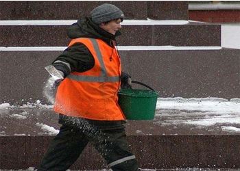 За зиму на улицы Москвы высыпали 300 000 тонн соли За зиму на улицы Москвы высыпали 300 000 тонн соли