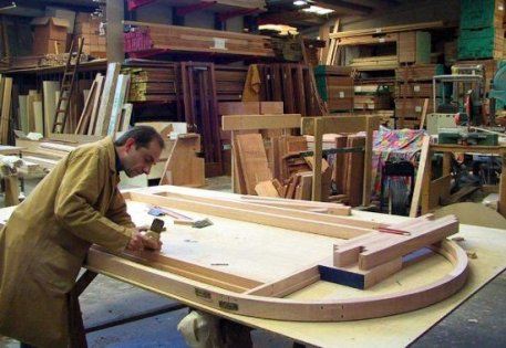 Итальянский мастер за работой