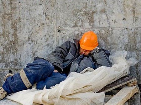 Сергей Собянин хочет, чтобы мигранты и гастарбайтеры из Средней Азии уезжали из Москвы.