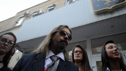 Сергей Паук Троицкий у здания мэрии Сергей Паук Троицкий у здания мэрии