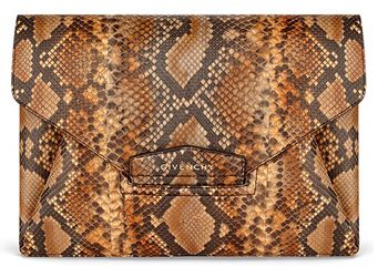 Burberry предлагает кошельки классические Burberry предлагает кошельки классические