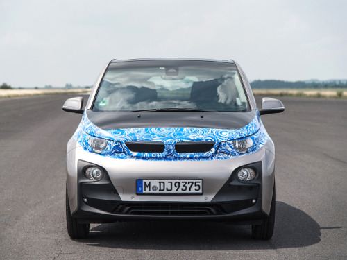 Шпионский снимок нового BMW i3: в анфас Шпионский снимок нового BMW i3: в анфас