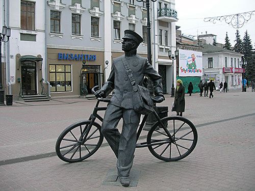 Памятник дореволюционному «вело-почтальону» Памятник дореволюционному «вело-почтальону»