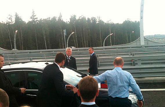 Президент опробовал северный участок ЗСД за рулем «Mercedes» Президент опробовал северный участок ЗСД за рулем «Mercedes»