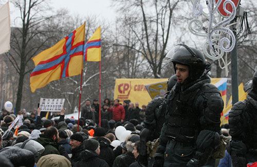 Флаги Ингерманландии (Ингрии) на митинге в Санкт-Петербурге