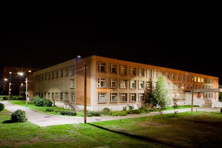 Здание школы будет выглядеть намного привлекательней за счет светодиодного освещения Здание школы будет выглядеть намного привлекательней за счет светодиодного освещения