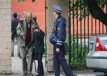 Полиция предлагает домофонами и турникетами оградить школы Томска от посторонних Полиция предлагает домофонами и турникетами оградить школы Томска от посторонних
