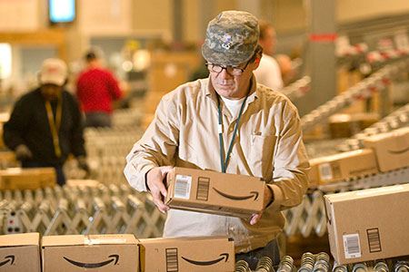 С сегодняшнего дня Amazon работает с почтой России С сегодняшнего дня Amazon работает с почтой России