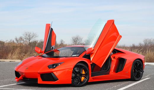 Суперкар Lamborghini Aventador Суперкар Lamborghini Aventador