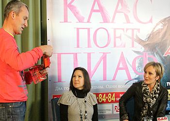 Каас получила от Музея соцбыта раритетный экземпляр эксклюзивных духов Каас получила от Музея соцбыта раритетный экземпляр эксклюзивных духов