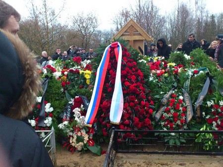 Ровно год назад умер Илья Олейников. К этой дате на его могиле установят памятник