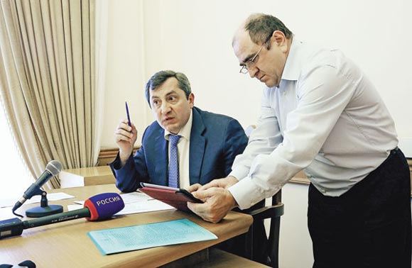 В столице по подозрению в мошенничестве задержали вице-премьера Дагестана В столице по подозрению в мошенничестве задержали вице-премьера Дагестана