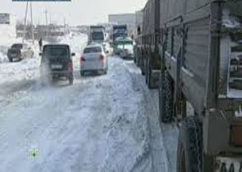 В Волгограде всю ночь расчищали улицы от снега В Волгограде всю ночь расчищали улицы от снега
