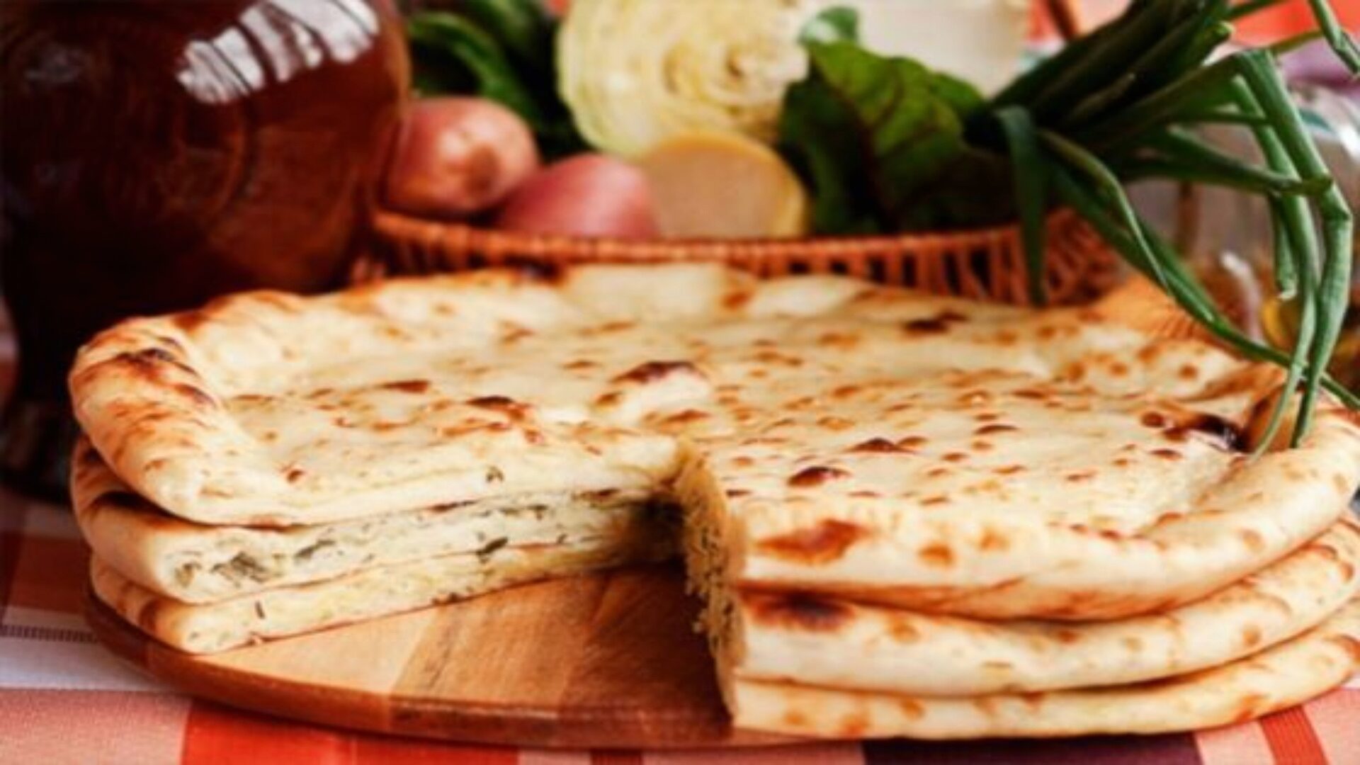 Пирог с начинкой из нежного осетинского сыра Пирог с начинкой из нежного осетинского сыра