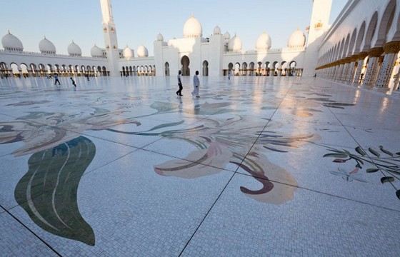 Мечеть шейха Зайда самая красивая в Арабских Эмиратах Мечеть шейха Зайда самая красивая в Арабских Эмиратах
