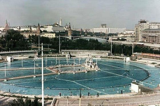 Бассейн в Храме Христа Спасителя был одним из самых больших в Москве Бассейн в Храме Христа Спасителя был одним из самых больших в Москве