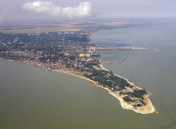 Азовское море не только маленькое по размеру, но и мелкое Азовское море не только маленькое по размеру, но и мелкое