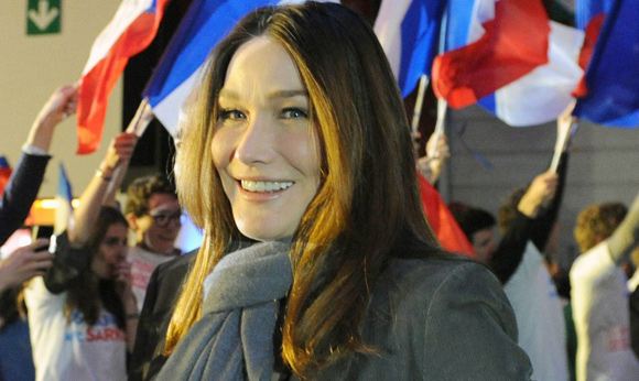 Карла Бруни-Саркози даст концерт в Питере Карла Бруни-Саркози даст концерт в Питере