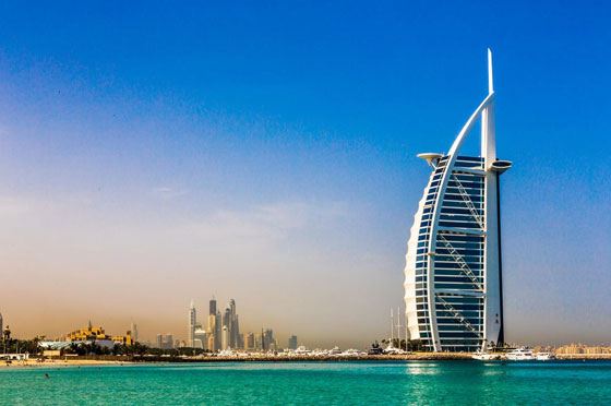 Burj Al Arab - один из самых дорогих отелей в Арабских Эмиратах и самый знаменитый