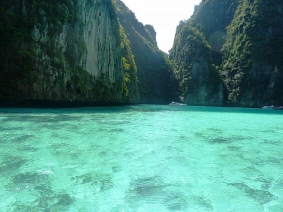 На курортах Тайланда вода в море чистая На курортах Тайланда вода в море чистая