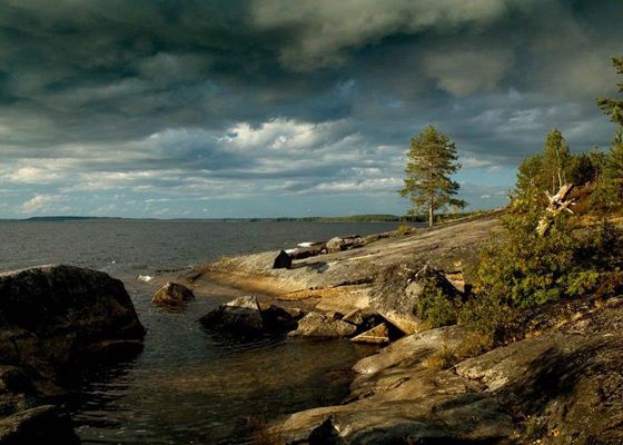 Одно из самых крупных озер - Онежское озеро Одно из самых крупных озер - Онежское озеро