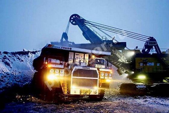 Гигантский БелАЗ 75601 размером с частный дом Гигантский БелАЗ 75601 размером с частный дом