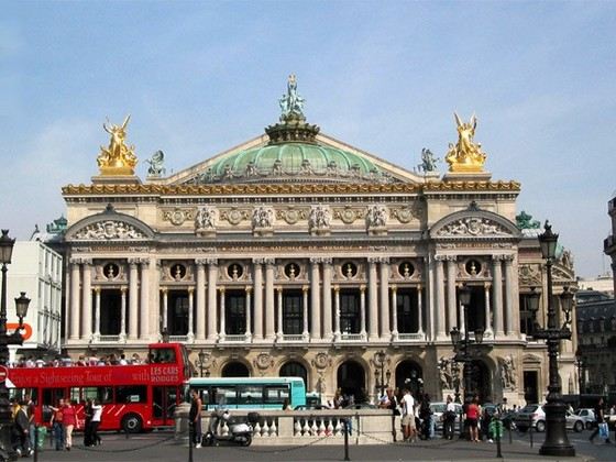 известный парижский театр известный парижский театр