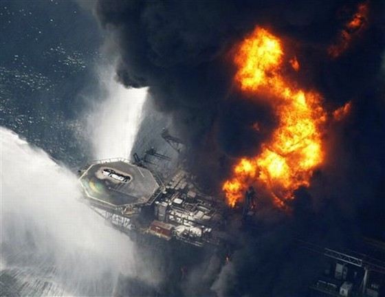 Взрыв нефтяной платформы в Мексиканском заливе и последующий разлив нефти - самая страшная катастрофа в истории человечества Взрыв нефтяной платформы в Мексиканском заливе и последующий разлив нефти - самая страшная катастрофа в истории человечества