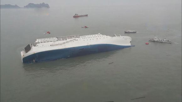 Пак Кын Хе отправила в отставку семь министров из-за крушения Sewol Пак Кын Хе отправила в отставку семь министров из-за крушения Sewol