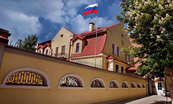 В Харькове неизвестный пообещал взорвать представительство РФ В Харькове неизвестный пообещал взорвать представительство РФ