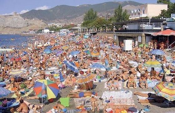 Аншлаг на пляже в Крыму Аншлаг на пляже в Крыму