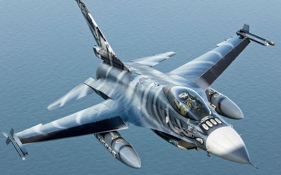 F-16 «Файтинг Фалкон» маленький американский боевой самолет F-16 «Файтинг Фалкон» маленький американский боевой самолет