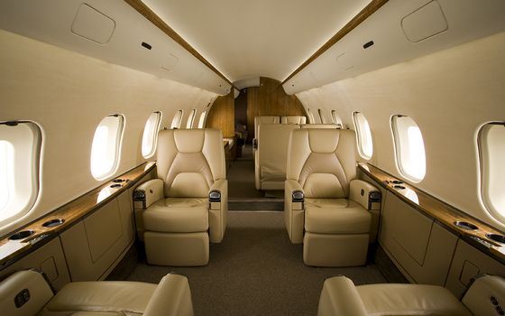 Салон небольшого пассажирского самолета Global 5000 Салон небольшого пассажирского самолета Global 5000