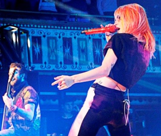 Сегодня многим нравятся бунтарские рок-группы, подобные paramore Сегодня многим нравятся бунтарские рок-группы, подобные paramore
