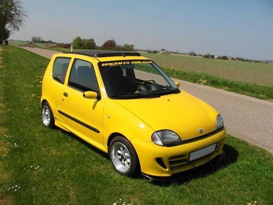 Fiat Seicento классический маленький итальянский автомобиль Fiat Seicento классический маленький итальянский автомобиль