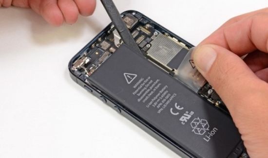 Apple поменяет неисправные батареи в iPhone 5